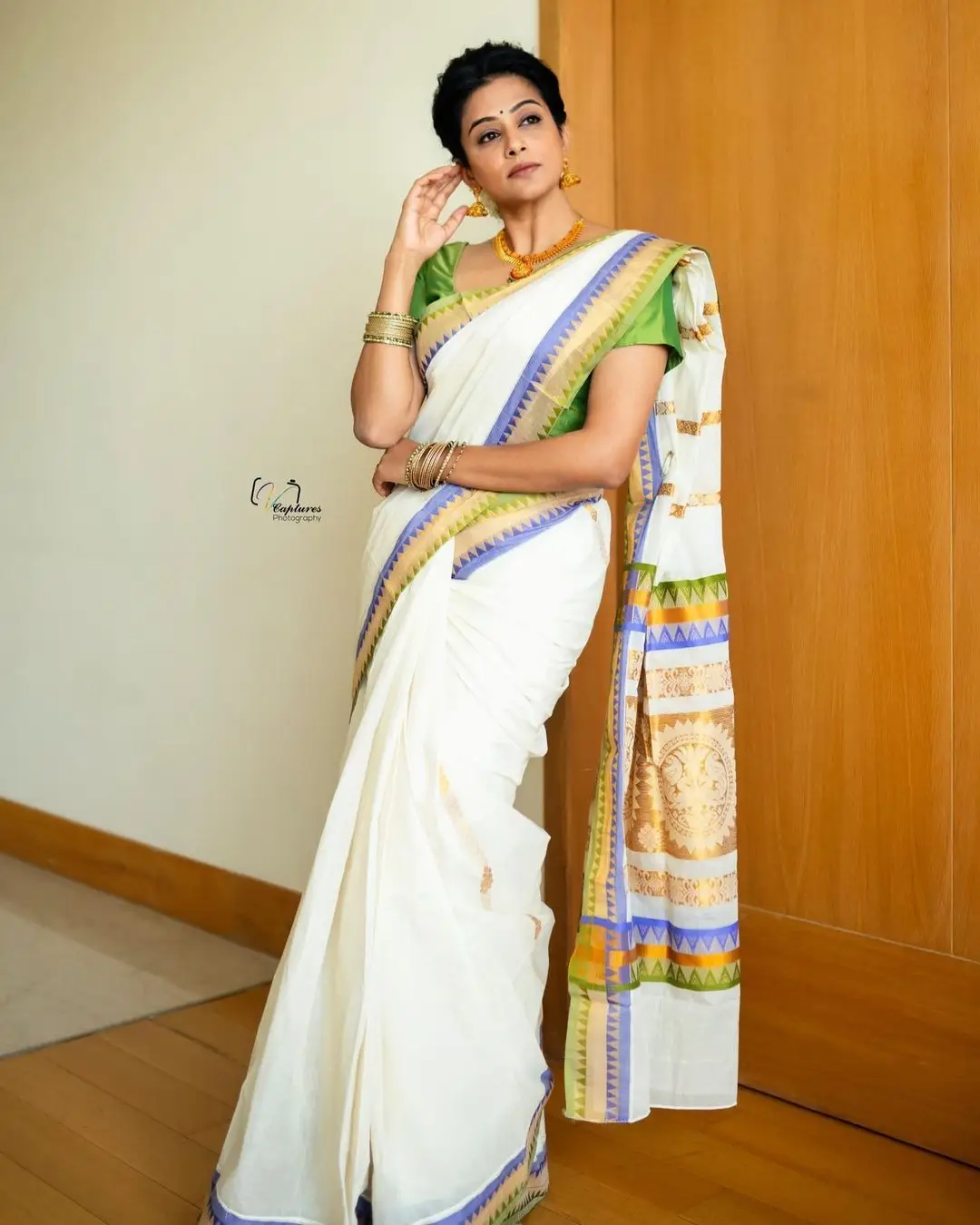 Priyamani In South Indian Traditional White Saree Green Blouse